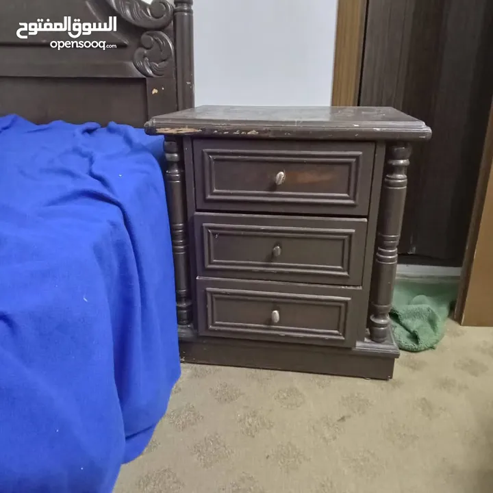 غرفه نوم لاتيه 18 بحاله جيده جدا سرير مع خزانة ودرجين وتسريحة مستعملة للبيع