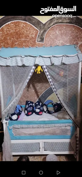 سرير اطفال للبيع عنوان القبله  