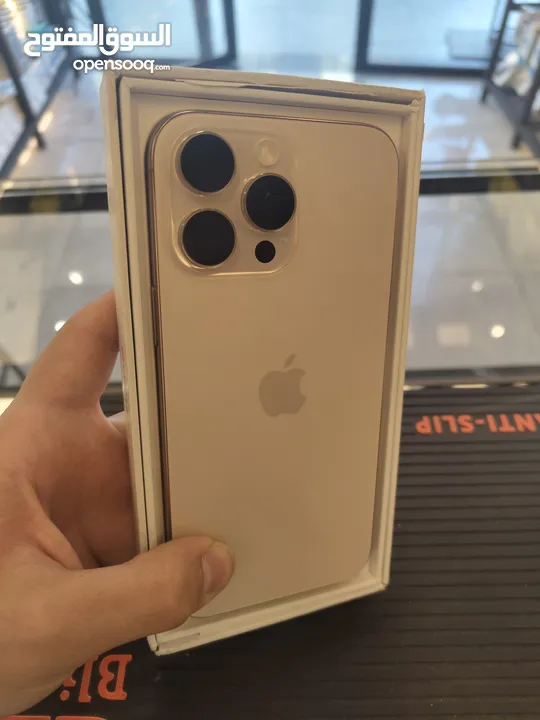 مستعمل بحالة الجديد بطارية 100% ايفون 16 برو ماكس//IPHONE 16 PRO MAX (512GB) USED