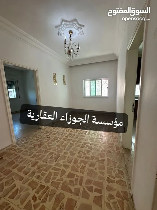 شقة فارغة للايجار في منطقة الذراع الغربي 200 دينار شهري