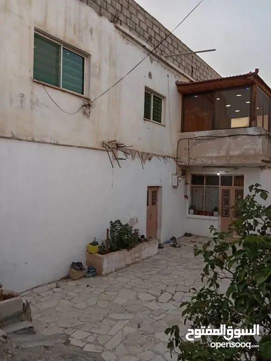 بيت مستقل للبيع عباره عن طابقين مستقلات