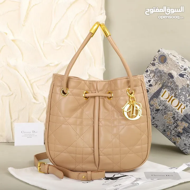 شنط ديور نسائية فاخرة Dior Bagبأشكال وأحجام وموديلات مختلفة..جودة عالية وجلد فاخر تناسب جميع الأذواق