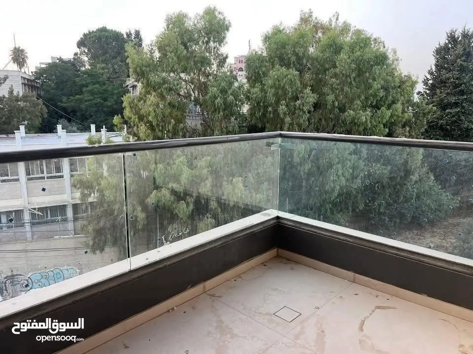 شقه فاخرة للبيع في الطيره خلف حلويات العكر ومقابل  مطعم ريف