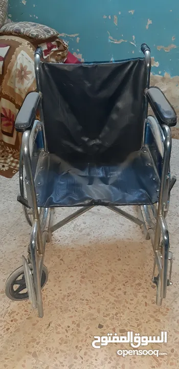كرسي للمسنين والمقعدين والمعاقين وللمرضى من ذوي الاحتياجات الخاصة  بحاله ممتازه للبيع في ناعور