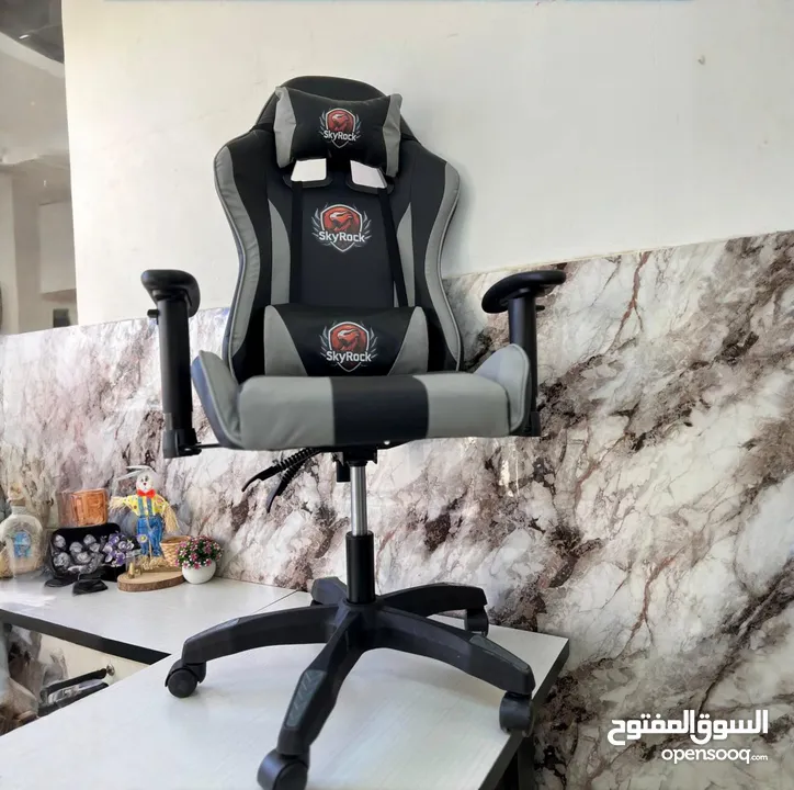 كرسي الجيمنغ اللي بدوّخ ستايل فخم، راحة خرافية، وسعر على قد الجيب متوفر بـ 4 ألوان بتكسر الروتين