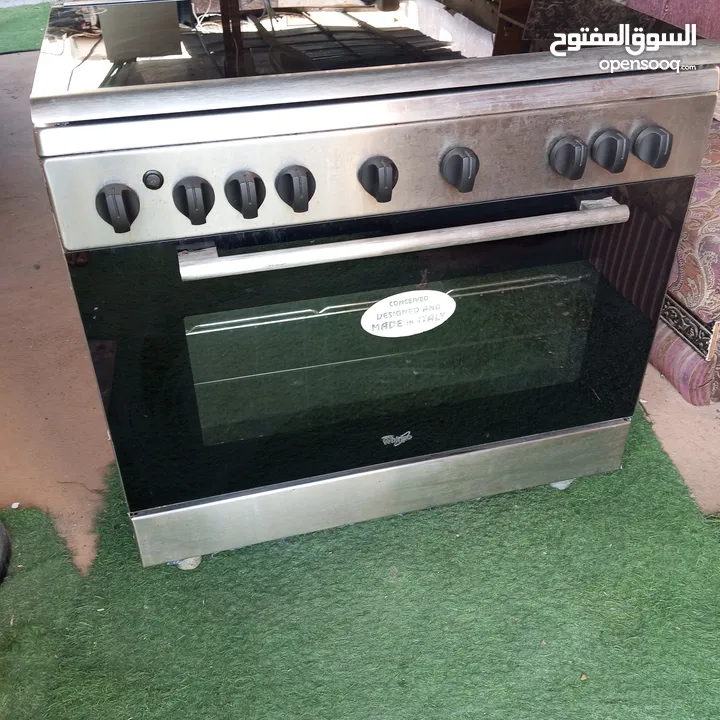 5 burner gas oven neat and clean excellent working condition Italy