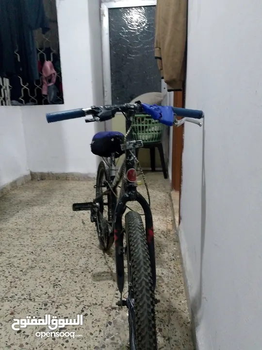 بسكليت جنط 22 جنزير فرك البسكليت بسم الله ماشاء الله بحالة جيدة جدا الموقع حي نزال قرب مسجد زينب