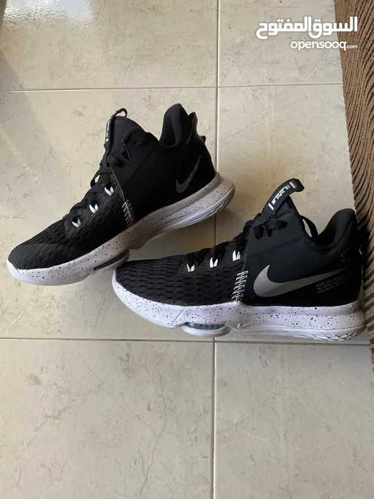 حذاء Nike LeBron Witness 5 Black/White Lakers LeBron James Basketball Shoes All NEW