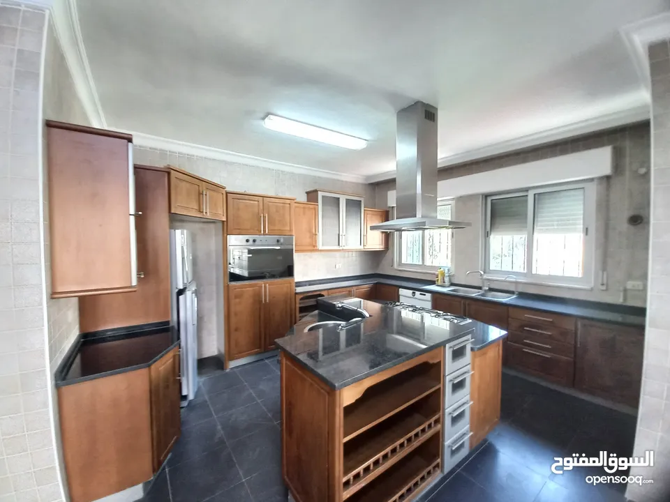 شقة غير مفروشة للإيجار 400م2 ( Property 19553 )-175107001