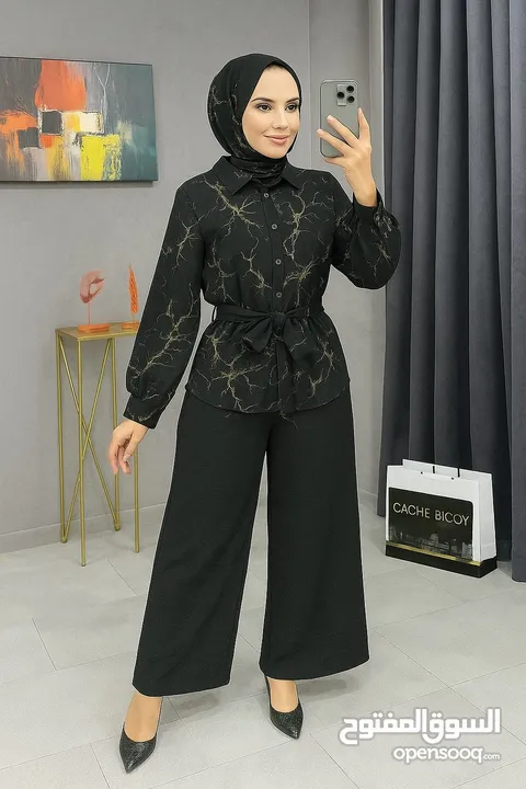 قميص ساده مدهب مع حزام و بنطلون
