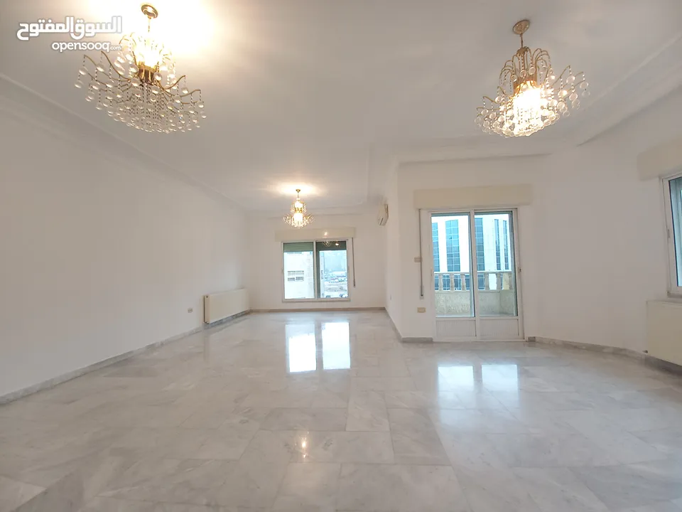 شقة غير مفروشة للبيع في السابع  ( Property ID : 36446 )