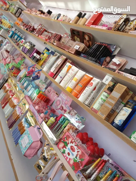 محل عطور مكياج واكسسوارات وهدايا  للبيع