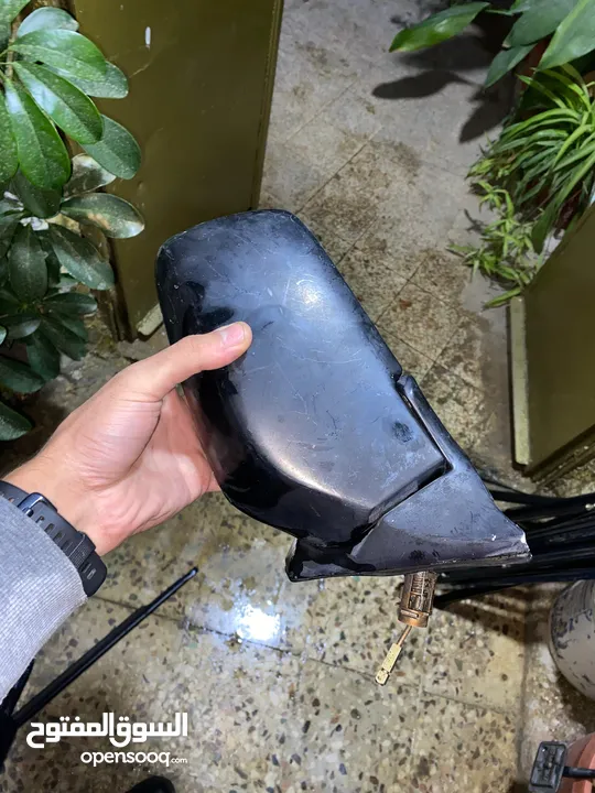 كراسي فولفو 240 و بخاخ مواسير و زجاج و قطع اخرى كثيره للبيع المستعجل