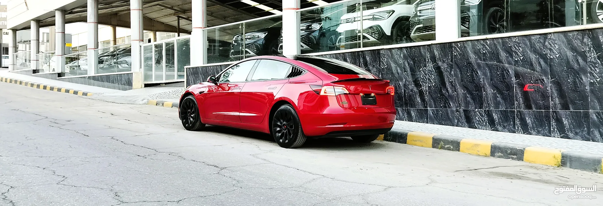 تيسلا 2023 model 3 فحص كامل 4 جــيــد ممشى قليل 18 الف بحالة الوكالة لون مميز بسعر لقطة ومحروووق