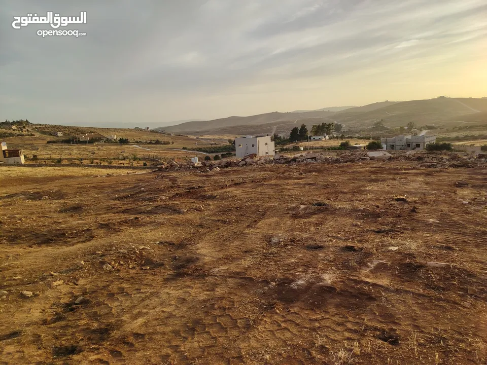 ارض مميزه جدا 3 دونمات ونصف قرب اتستراد جرش