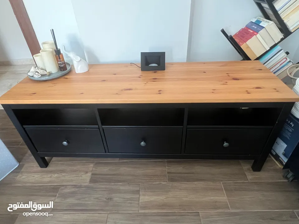 طاولة تلفزيون ايكيا بحالة جيدة جداً ‏ IKEA tv unit for sale in great condition