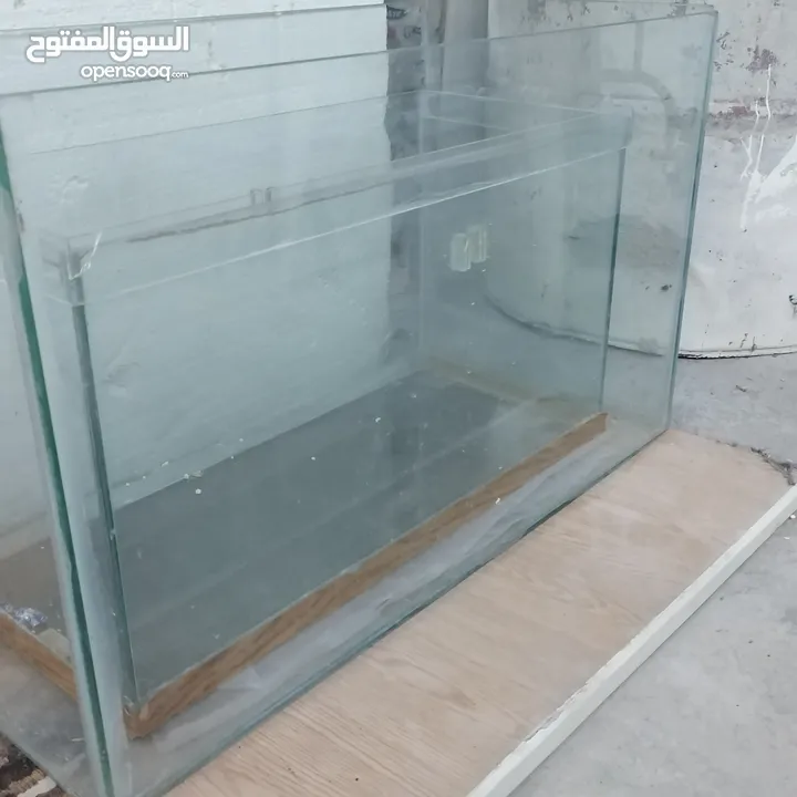 حوض سمك بمقاسات مختلفة