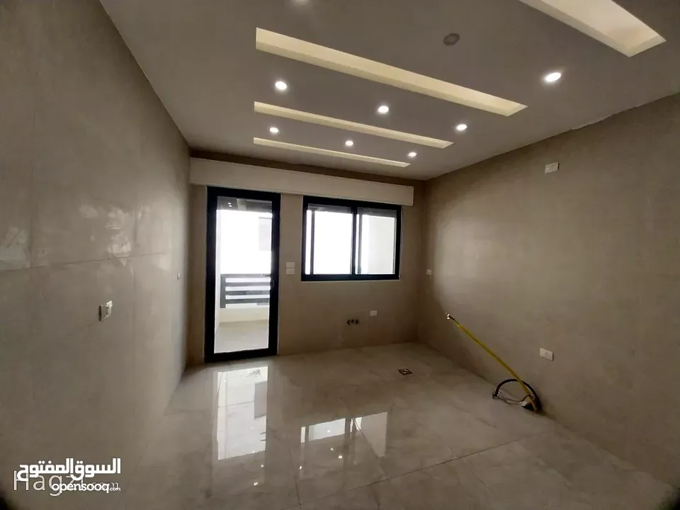 شقه طابق ثالث بمساحه 150 متر مع ترس على السطح  بمساحه 70 متر للبيع في ... ( Property ID : 30895 )