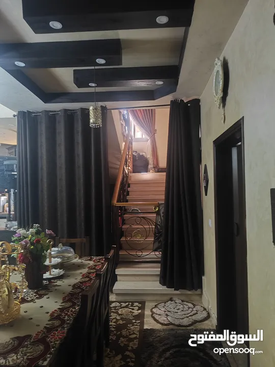 بيت منفصل مع حديقة للبيع بسبب السفر طولكرم شارع كتابا قرب حلويات البدر وجامع القيسي