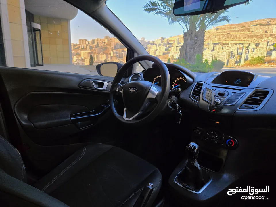 فورد فييستا 2013 بالرخصة مرخصة مأمنة منفوضة نفض كامل جديد وممتاز