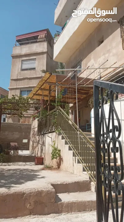 منزل مستقل ثلاثة طوابق  موقع مميز في ماركا الشمالية حي العبدلات