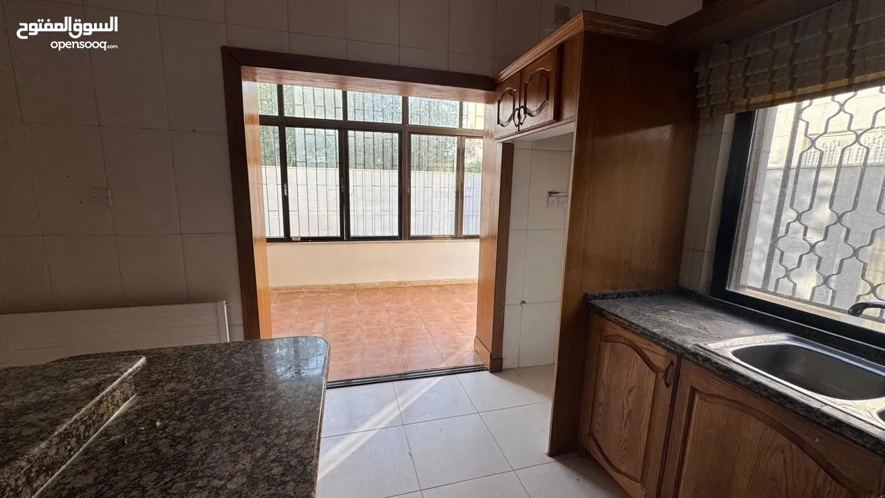 Well-Maintained Villa in Umm Al Summaq / فيلا بحالة ممتازة في أم السماق