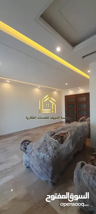 شقة فاخرة - ضاحية النخيل - 4نوم - 225م - ارضية - ترس بإطلالــــه مميزه - قرب الخدمات
