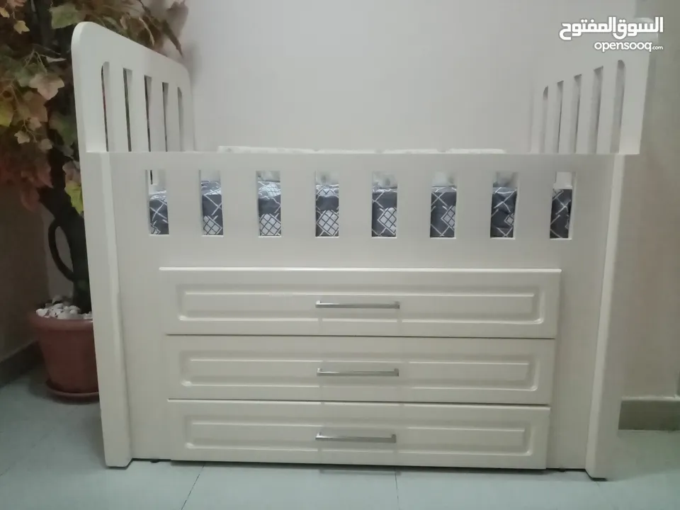 سرير أطفال استخدام بسيط