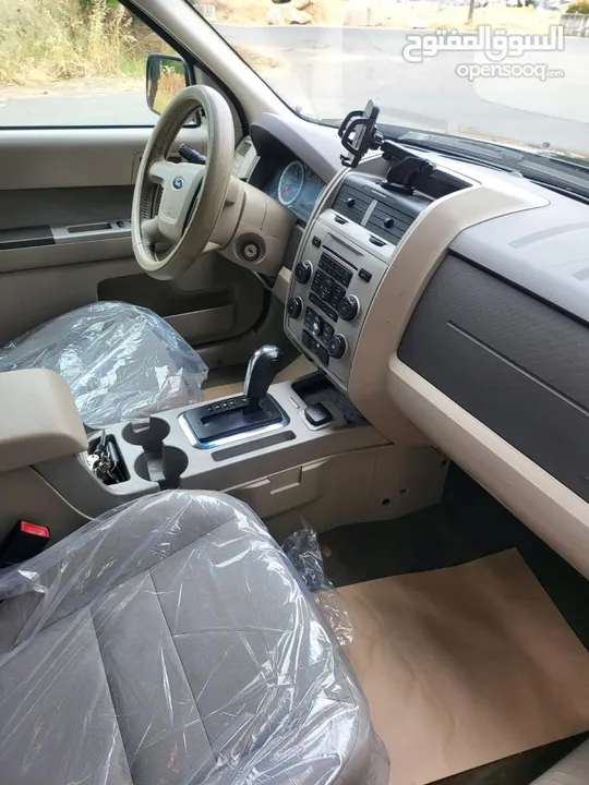 سياره فورد إسكيب تصليح دائما داخل الوكالة بحاله ممتازه يوجد فحص شركة الشريف لا يوجد حوادث