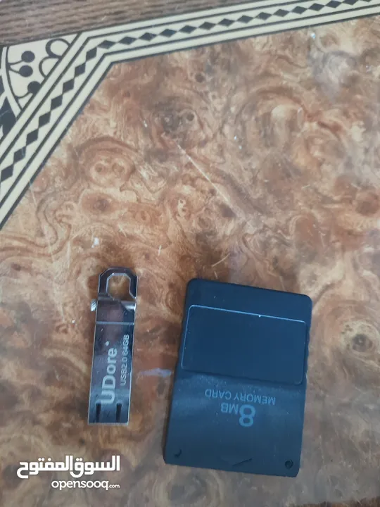 ما شاء الله تبارك الرحمن جهاز بلاي ستيشن 2 شبه جديد جهاز معدل عالفلاشه مع التين جميع اغراضه --------
