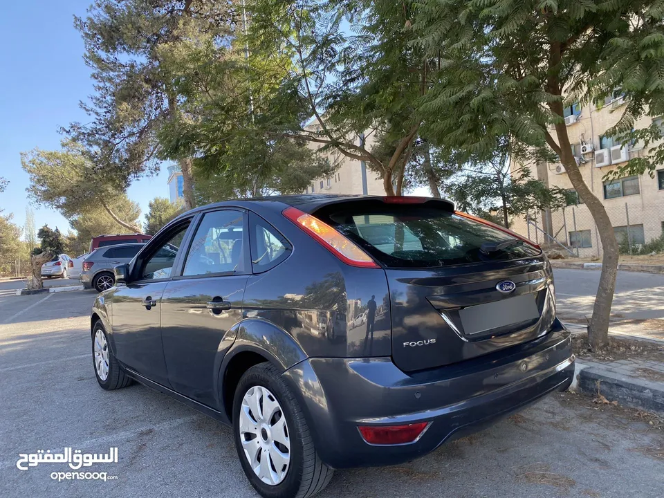 فورد فوكس فل اوتماتك بنزين ماتور 1600 بوضعية ممتازة ترخيص وتأمين جديد الله يبارك لصاحب النصيب..