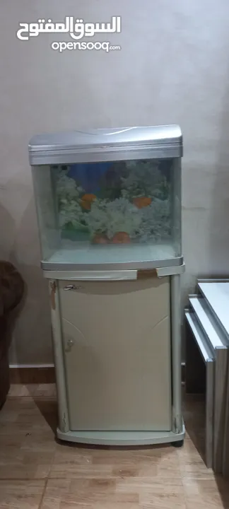 حوض سمك مع خزانة