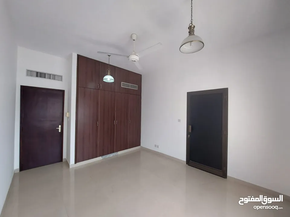 3 BR Spacious Refurbished Flat in CBD – Ruwi