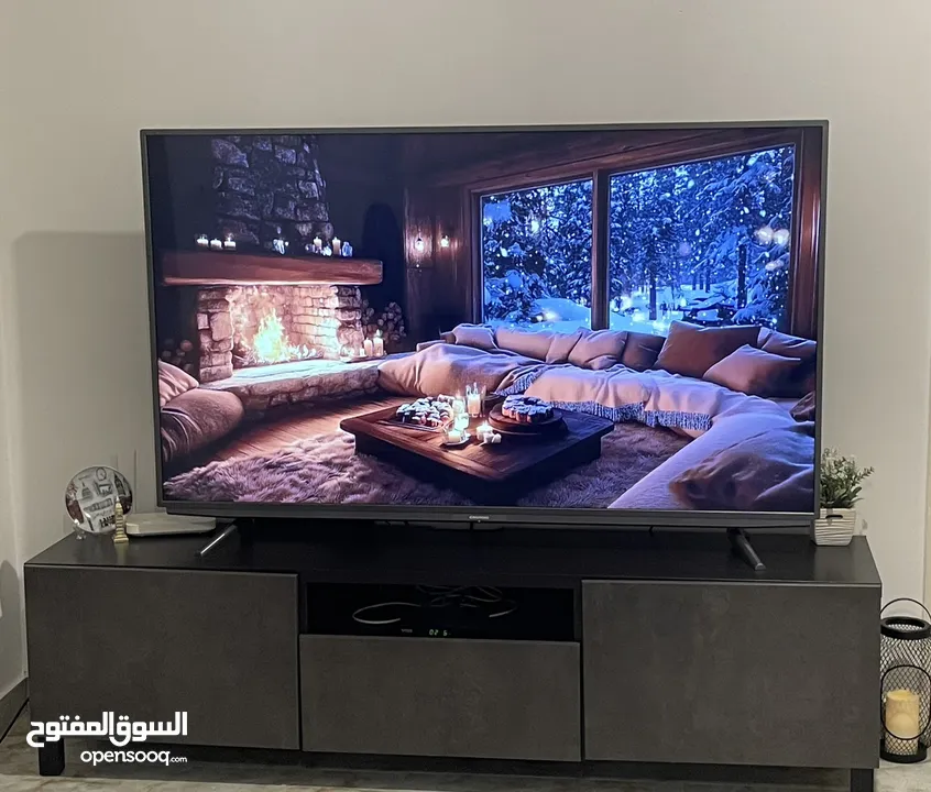 طقم كورنر ايكيا بحالة ممتازة grey corner ikea مع طاولات وسط coffe table ikea وطاولةTv وسجاد للبيع