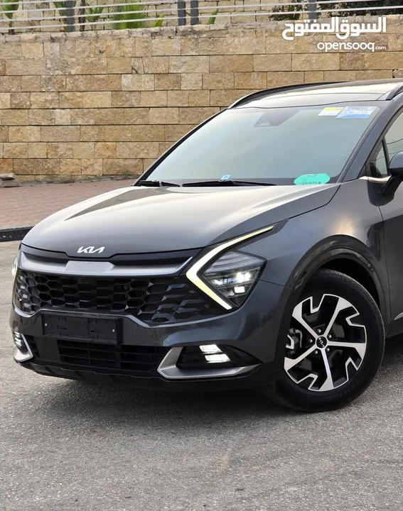 كيا سبورتاج هايبرد 2023 - فل كامل مع بانوراما - غرفة مميزه - عداد قليل اصلي - إمكانية التقسيط.