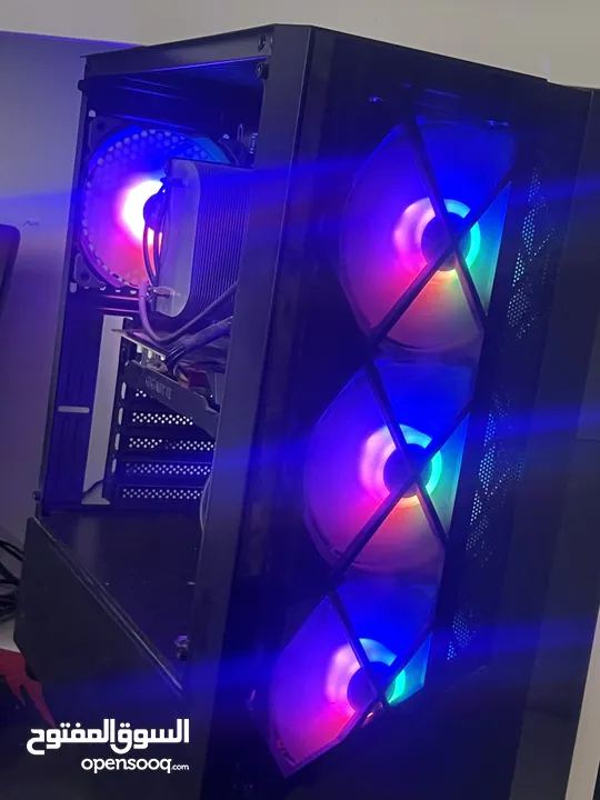 كمبيوتر بصفات مميزة بحالة ممتازة