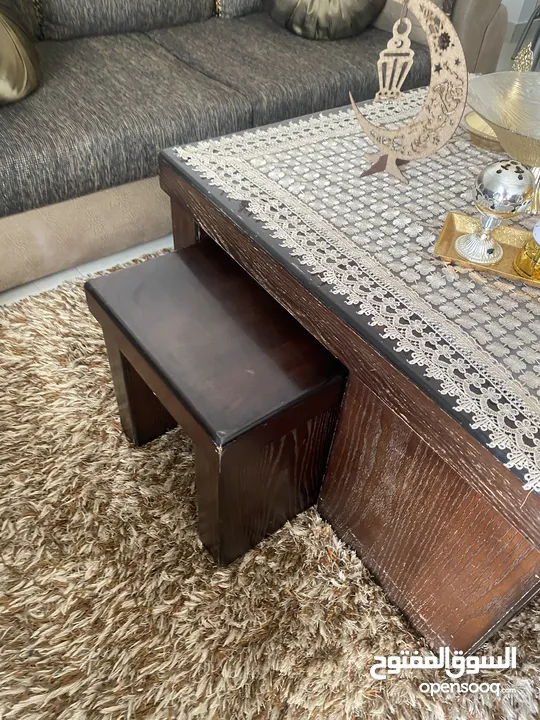 طاولة خشب مستعملة