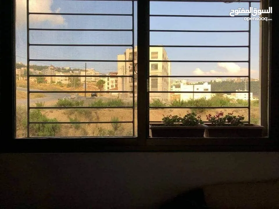 شقه للبيع مرج الحمام نزول ناعور قرب قاعة ميموريز والدفاع المدني منطقه هادئه مطلة