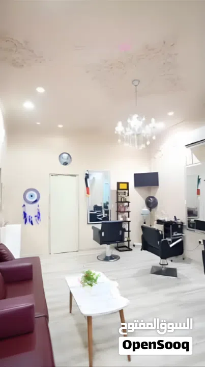 صالون تجميل نسائي فاخر بمساحة واسعة في منطقة مواطنين مجهز بجميع الادوات و المعدات في الجرف عجمان