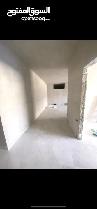 شقة للبيع شبه جاهزة بسعر مغري