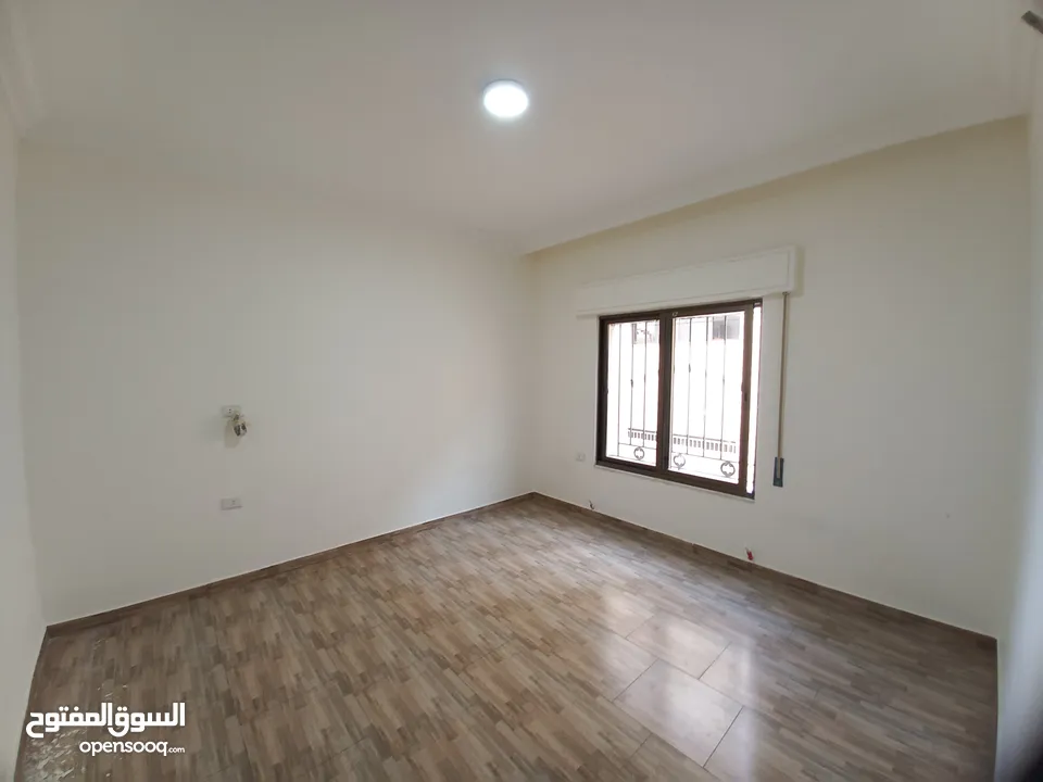 شقة غير مفروشة للإيجار 200م2 ( Property 19139 )-175072741