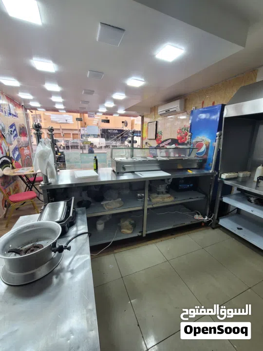 السلام عليكم ورحمة الله وبركاته مطعم في الرفاع الشرقي بوكوارة  معروض للبيع كامل متكامل وبسعر مناسب ل