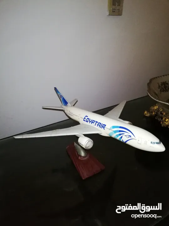 نموذج معدنى لطائرة إحدى شركات الطيران العالمية ويصلح لشركات السياحة