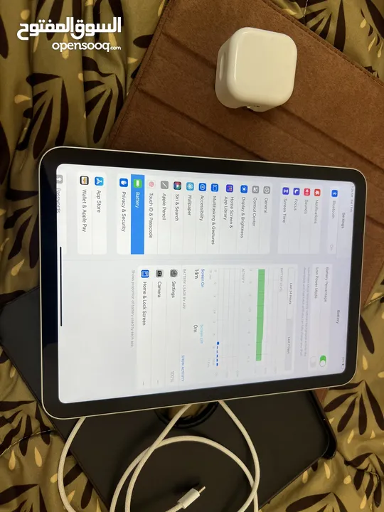 ايباد 10 العاشر 64 قيقا نظيف فيه كفالة 7 شهور مع الاغراض الأصلية