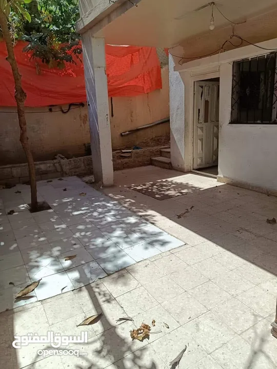 عمارة 4 طوابق و تسوية / بسعر شقة واحد