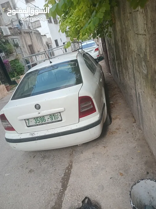 سكوده اكتافيه موديل 2002 ديزل جير عادي اصل عمومي لون ابيض مطور 1900 جير ومطور شغلات ميه ميه