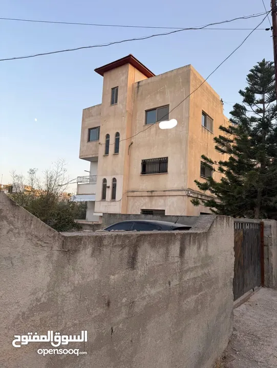 بيع 3 طوابق وارض فارغة