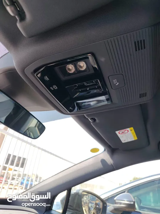 VOLKSWAGEN ID.4 CROZZ PRO   مع فتحه بانورما متحركة عداد 9k فقط
