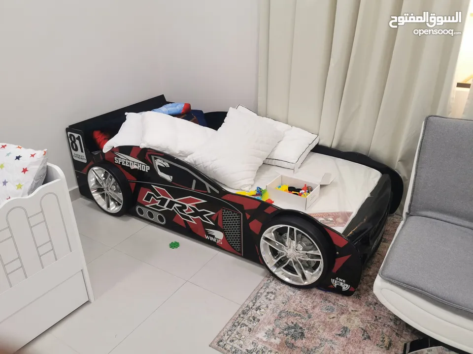 سرير على هيئة سيارة رياضة بحالة جيدة جدا bed for children act as sport car very good condition