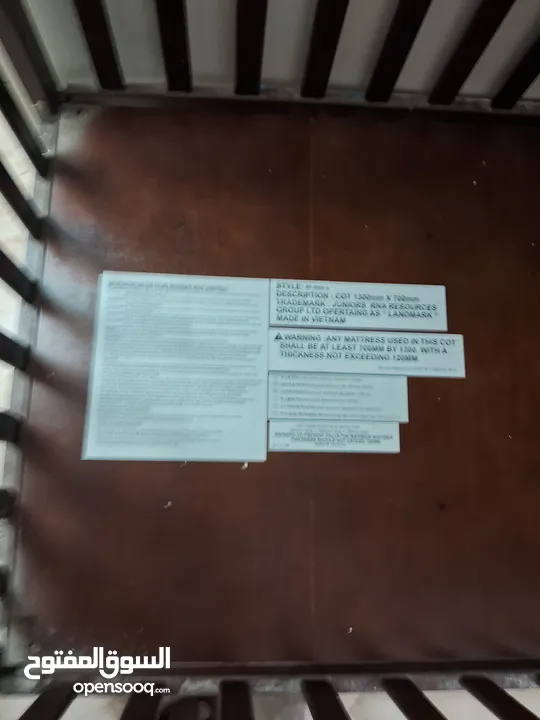 للبيع  سرير  اطفال مع مترس مستعمل قليل  baby bed with mattrres like new up to5 years you can baby us